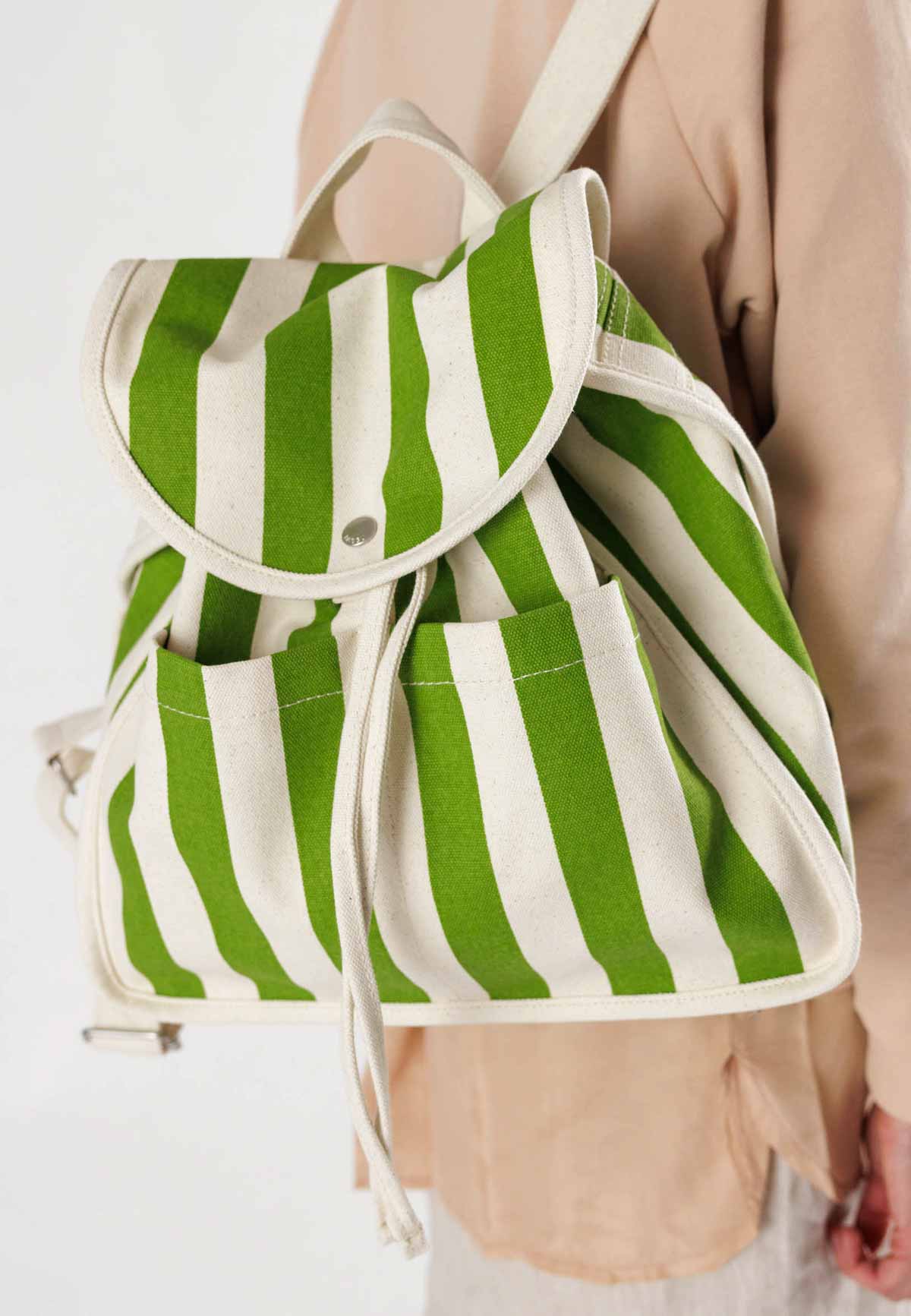 DRAWSTRING BACKPACK GREEN AWNING STRIPE - Moeon