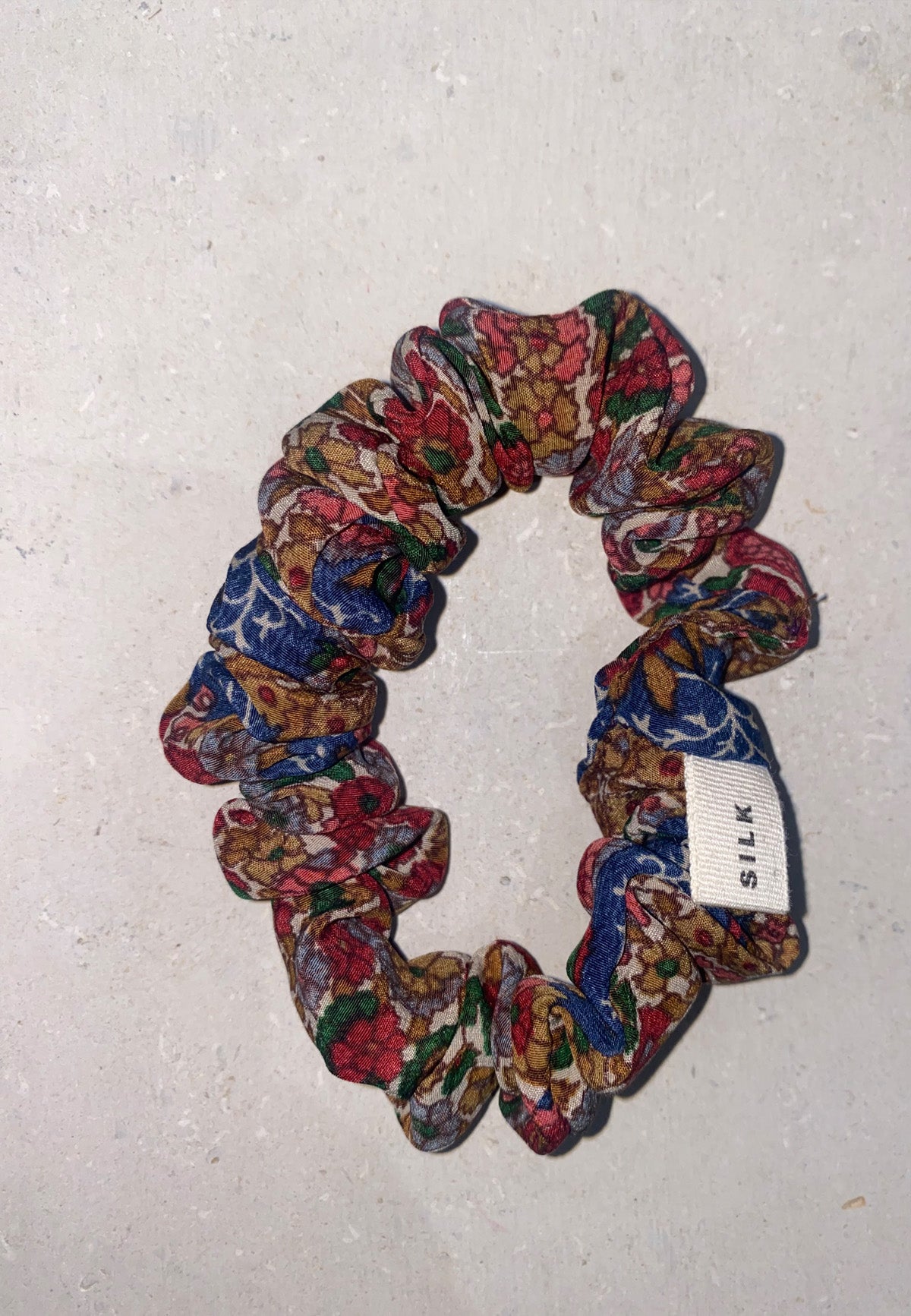 GIA SILK SCRUNCHIE - Moeon