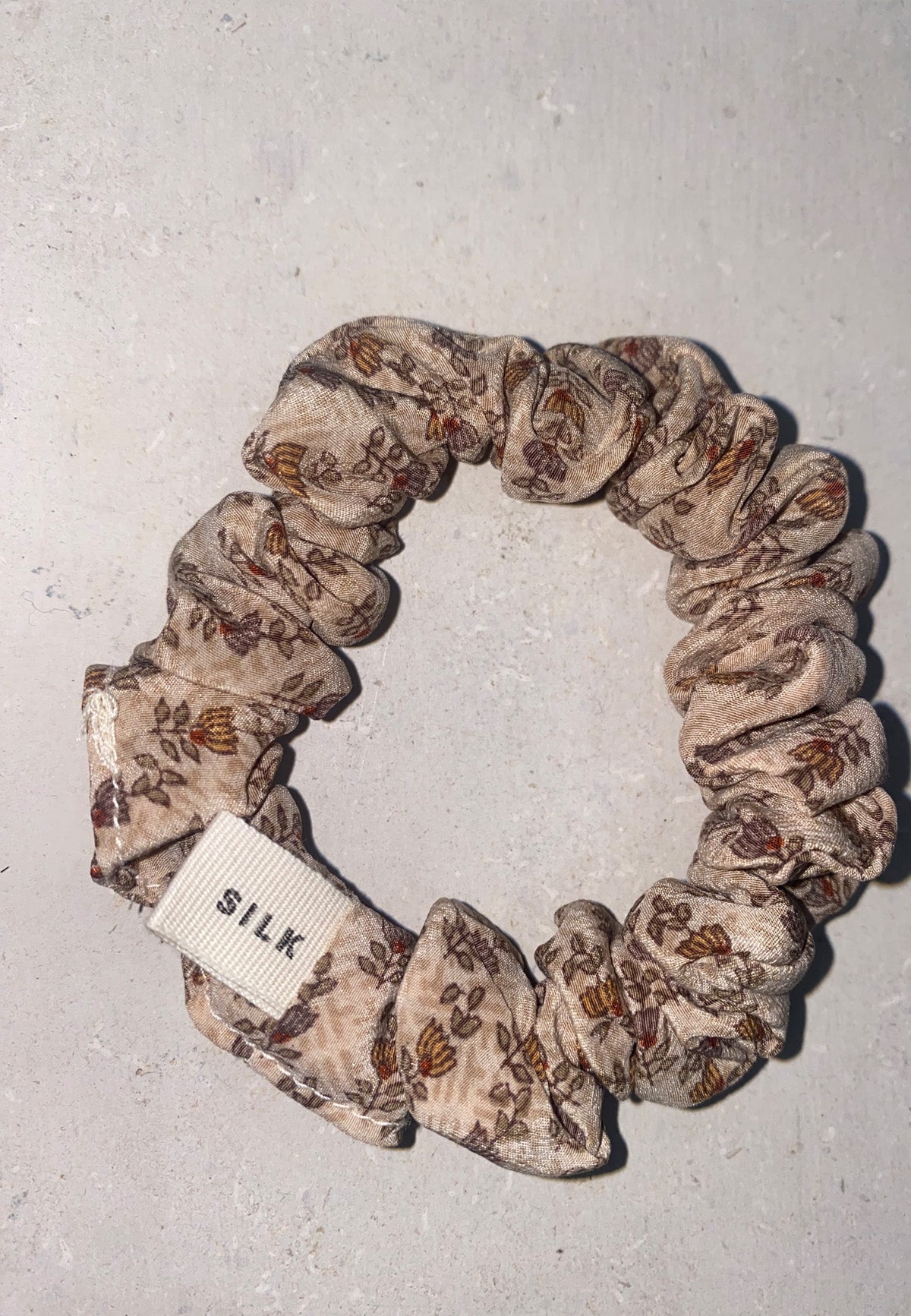GIA SILK SCRUNCHIE - Moeon