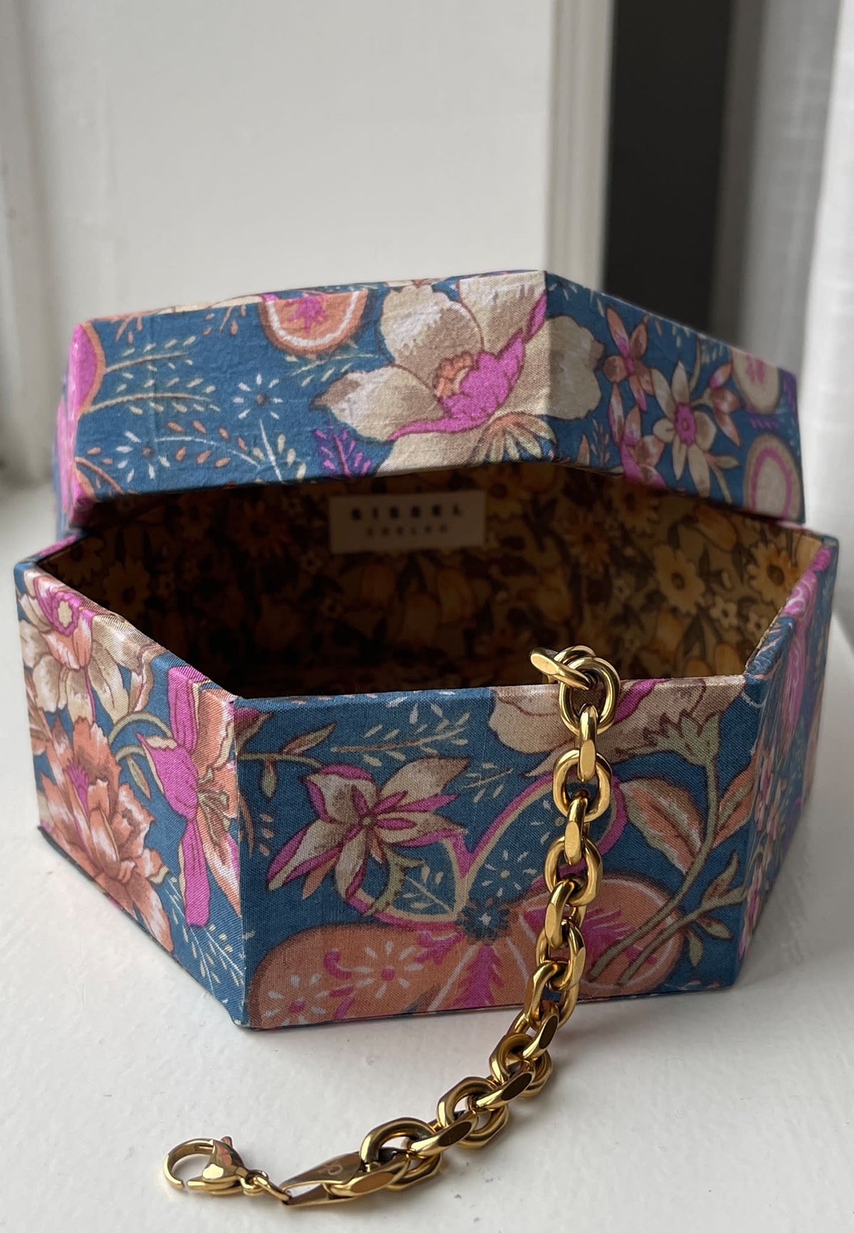 SUSAN HEXAGON SILK BOX - Moeon