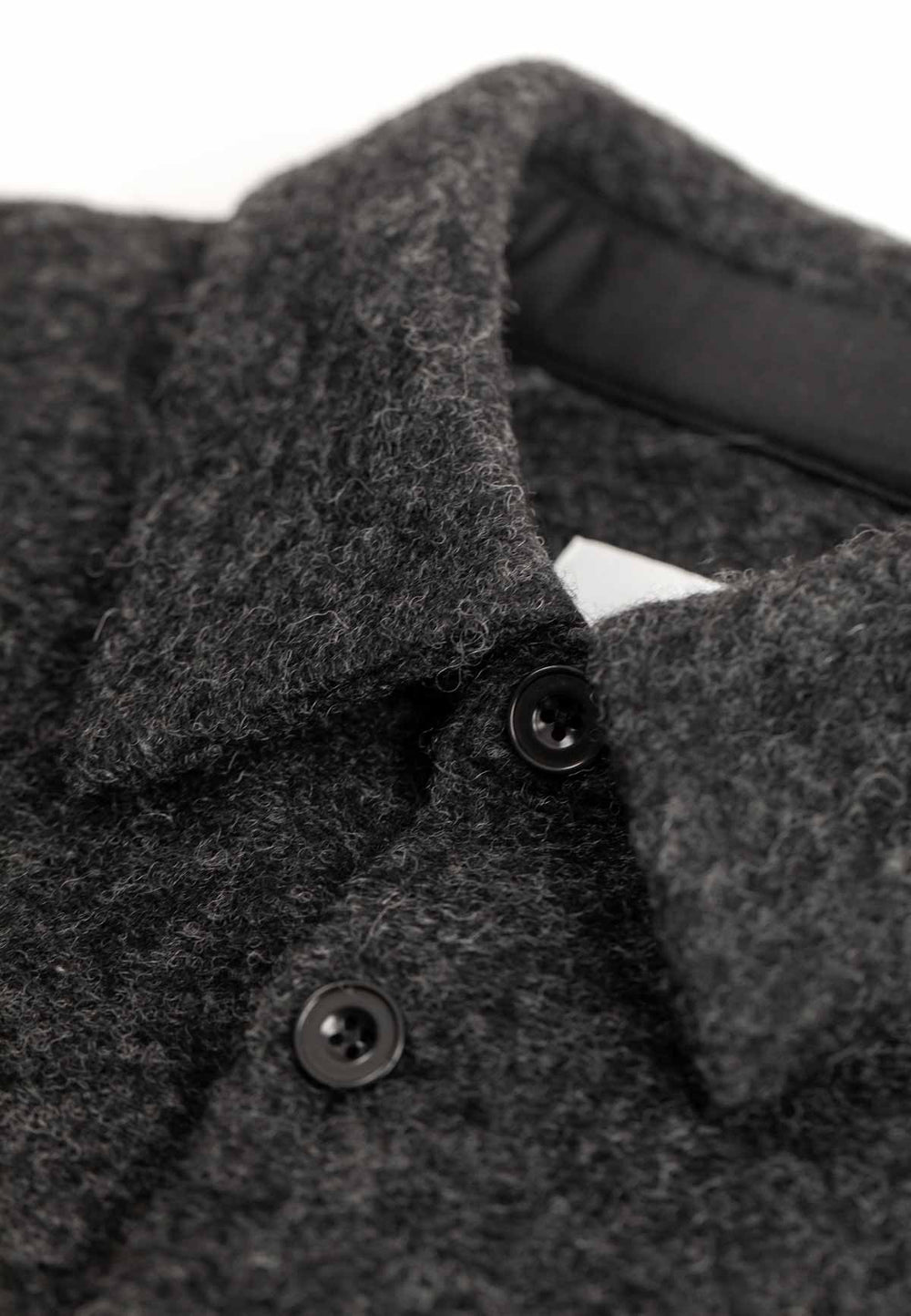 Close up of the collar of a relaxed overshirt in anthracite.